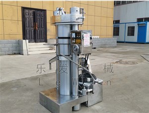 新型榨油機(jī)的“五大特點(diǎn)”被榨油坊認(rèn)可